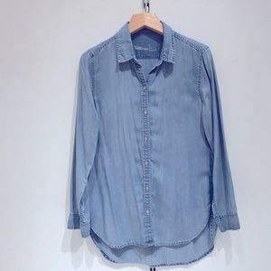 Gap chambray long sleeve button up.
